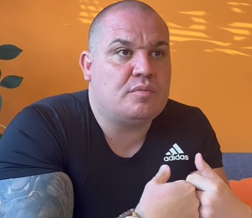 Тошо Куката пред районно управление в Пловдив след инцидента с преследване и намеса на полицията.