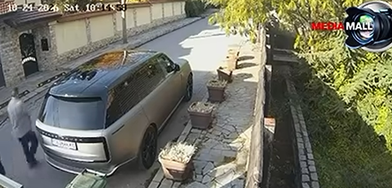 Патрулни автомобили на полицията блокират движението по АМ Тракия край тунел Траянови врата след спецакция